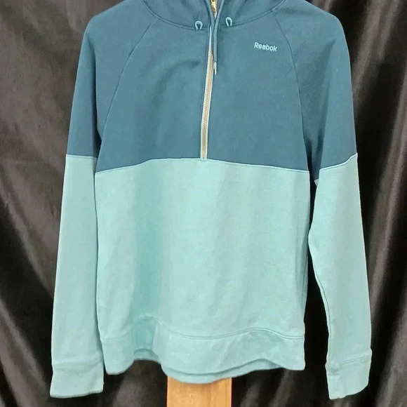 Like new Reebok women's size large zip up hoodie with pockets - Picture 3 of 6